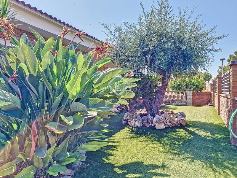 Foto 77c0b283-c65c-4a67-9a53-ef42fb4dbdf7. Chalet espectacular casa independiente con jardín y piscina en una de las mejores zonas residenciales en Cunit