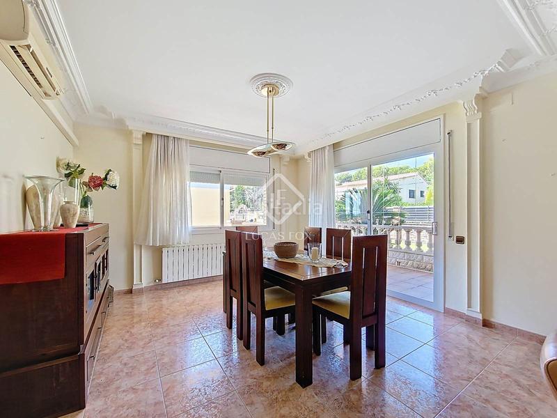Foto 94d593f1-9020-4a8e-b152-1aabce599c5b. Chalet espectacular casa independiente con jardín y piscina en una de las mejores zonas residenciales en Cunit