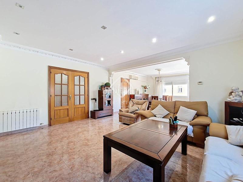 Foto a8dcafd8-d143-4bac-babd-204ce234bbf4. Chalet espectacular casa independiente con jardín y piscina en una de las mejores zonas residenciales en Cunit