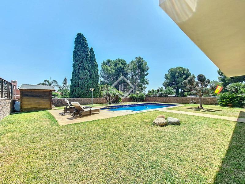 Foto ae5f9317-5a7b-44ab-afe7-fcb8af05f65a. Chalet espectacular casa independiente con jardín y piscina en una de las mejores zonas residenciales en Cunit