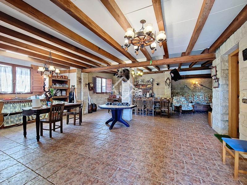 Foto c7331956-09f5-4b2a-99e5-b5b8d6b17800. Chalet espectacular casa independiente con jardín y piscina en una de las mejores zonas residenciales en Cunit
