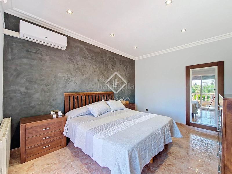 Foto ccb93e5b-69bf-401e-8220-16917a415c7d. Chalet espectacular casa independiente con jardín y piscina en una de las mejores zonas residenciales en Cunit
