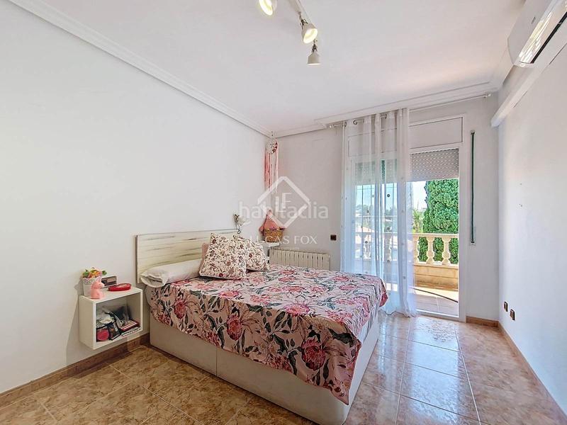 Foto cf12d6bc-3188-4c65-ab63-e9c232f22b5c. Chalet espectacular casa independiente con jardín y piscina en una de las mejores zonas residenciales en Cunit