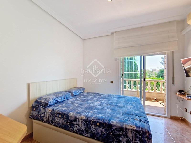 Foto cfc8fd41-82d1-4051-8377-b70962c55588. Chalet espectacular casa independiente con jardín y piscina en una de las mejores zonas residenciales en Cunit