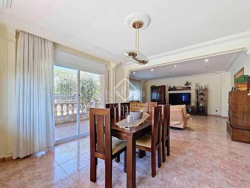 Foto de38c08f-30d9-4e2a-8d38-5b3f495b45fd. Chalet espectacular casa independiente con jardín y piscina en una de las mejores zonas residenciales en Cunit