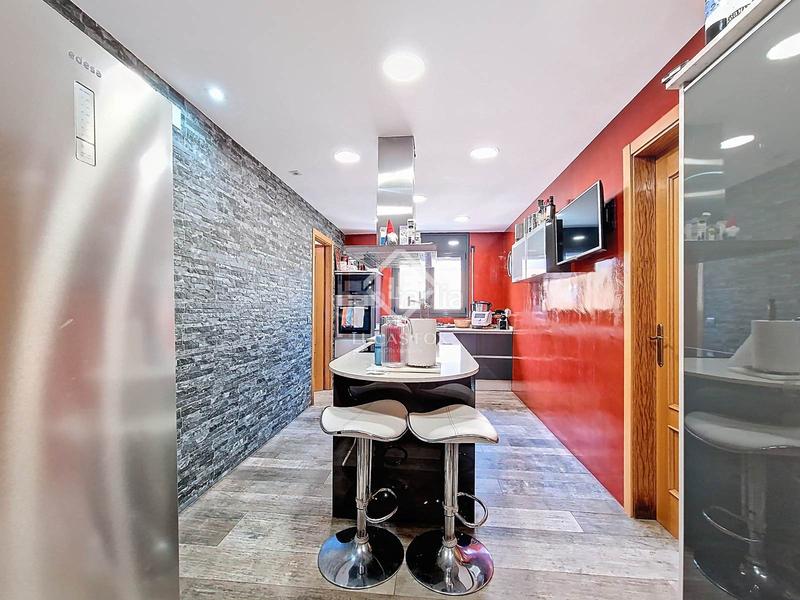 Foto f93b7219-8271-4505-8a3f-3fd0347953fe. Chalet espectacular casa independiente con jardín y piscina en una de las mejores zonas residenciales en Cunit