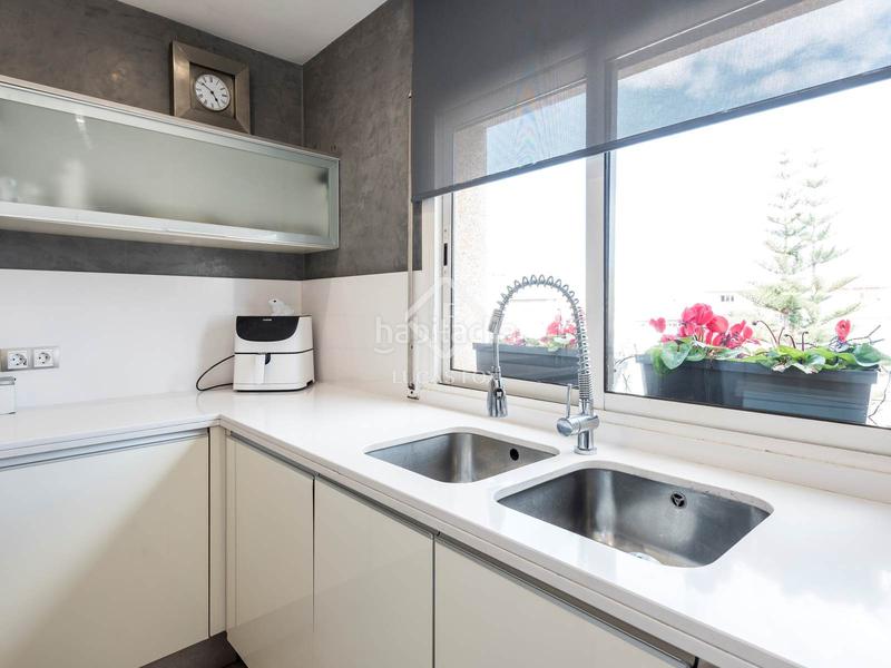 Foto 40a209a8-1dc0-4390-b035-ada3804fbfc7. Piso magnífico ático dúplex con 112 m de terraza en venta en el centro de vilanova en Vilanova i la Geltrú