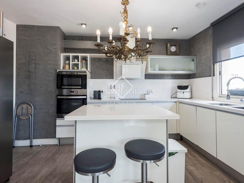 Foto 931c7d71-acd8-498a-a2e7-b4ee088d3cfe. Piso magnífico ático dúplex con 112 m de terraza en venta en el centro de vilanova en Vilanova i la Geltrú