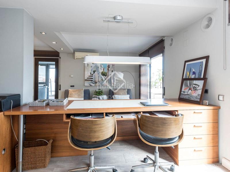Foto a2a74a0f-3e8d-4e3d-a705-2ec5eabaa553. Piso magnífico ático dúplex con 112 m de terraza en venta en el centro de vilanova en Vilanova i la Geltrú
