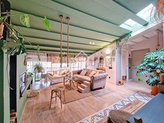 Appartement à Centrevila. Ático con un diseño contemporáneo y terraza en venta la rambla p