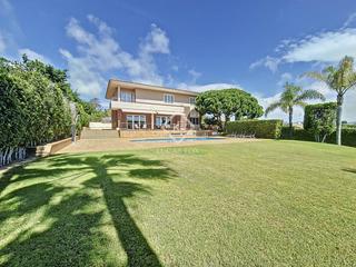 Chalet in L´Aragai. Casa  villa en excelentes condiciones de 5 dormitorios con 1,200