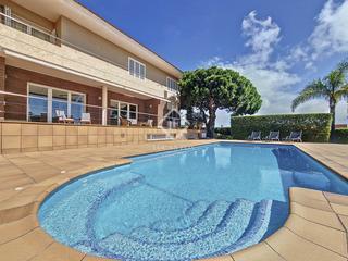 Chalet en L´Aragai. Casa  villa en excelentes condiciones de 5 dormitorios con 1,200