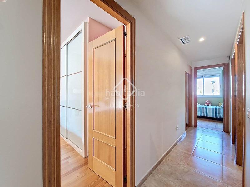 Foto 11aa015c-4882-4103-90ba-ffea1fecac6f. Piso exclusiva planta baja con 4 dormitorios y terraza de 80m amplitud, luz y confort junto al mar en Cubelles