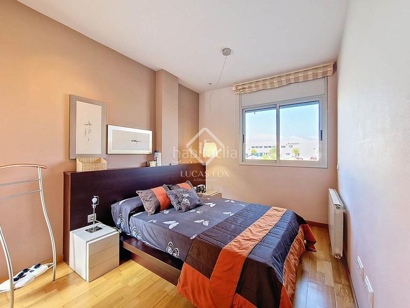 Foto 417b4664-d3da-4e6b-94d5-552a77cd67b6. Piso exclusiva planta baja con 4 dormitorios y terraza de 80m amplitud, luz y confort junto al mar en Cubelles