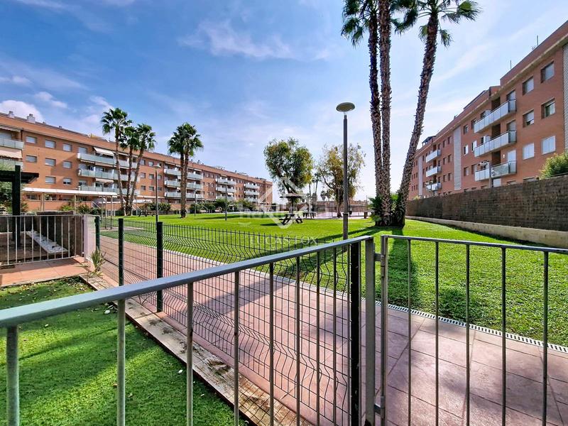 Foto 454a198a-aaaa-4423-81fa-ead5b8178317. Piso exclusiva planta baja con 4 dormitorios y terraza de 80m amplitud, luz y confort junto al mar en Cubelles