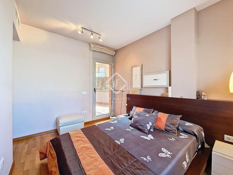 Foto 4c5cad7f-702c-417c-83f4-f61154b9f42a. Piso exclusiva planta baja con 4 dormitorios y terraza de 80m amplitud, luz y confort junto al mar en Cubelles