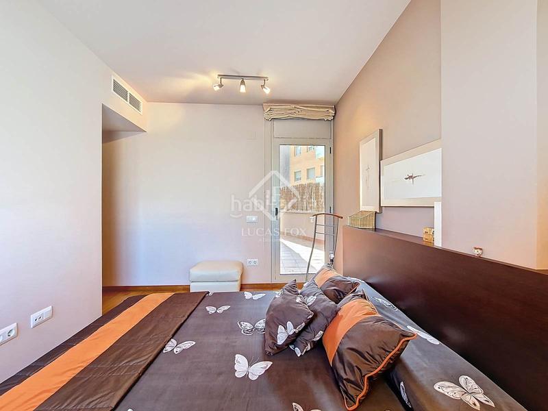 Foto 56817a43-5f18-445d-82e3-2e9db3b683da. Piso exclusiva planta baja con 4 dormitorios y terraza de 80m amplitud, luz y confort junto al mar en Cubelles