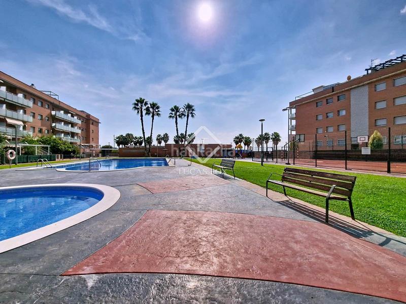 Foto 892f2973-6471-4b3f-b9fb-385b147f8b32. Piso exclusiva planta baja con 4 dormitorios y terraza de 80m amplitud, luz y confort junto al mar en Cubelles