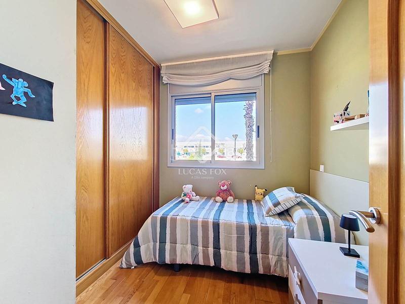 Foto abb5dbea-c2e9-4b2e-b2f4-cba9676448ac. Piso exclusiva planta baja con 4 dormitorios y terraza de 80m amplitud, luz y confort junto al mar en Cubelles