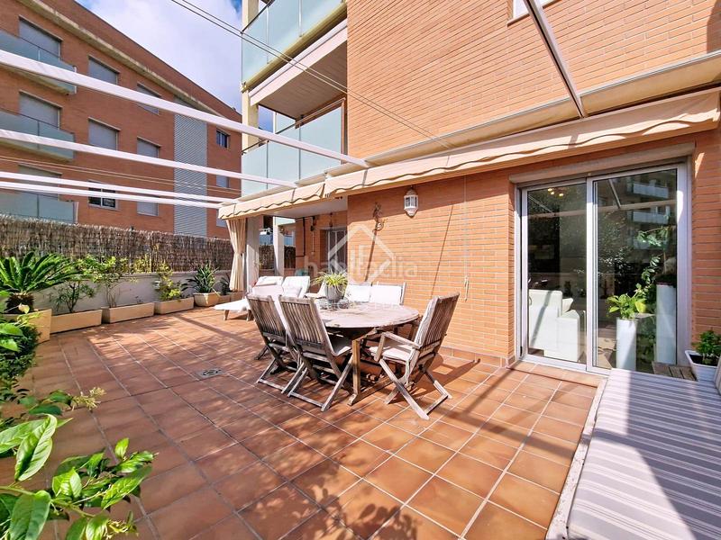 Foto e76a1f5c-6926-49ac-9c82-9c07713d4fb2. Piso exclusiva planta baja con 4 dormitorios y terraza de 80m amplitud, luz y confort junto al mar en Cubelles