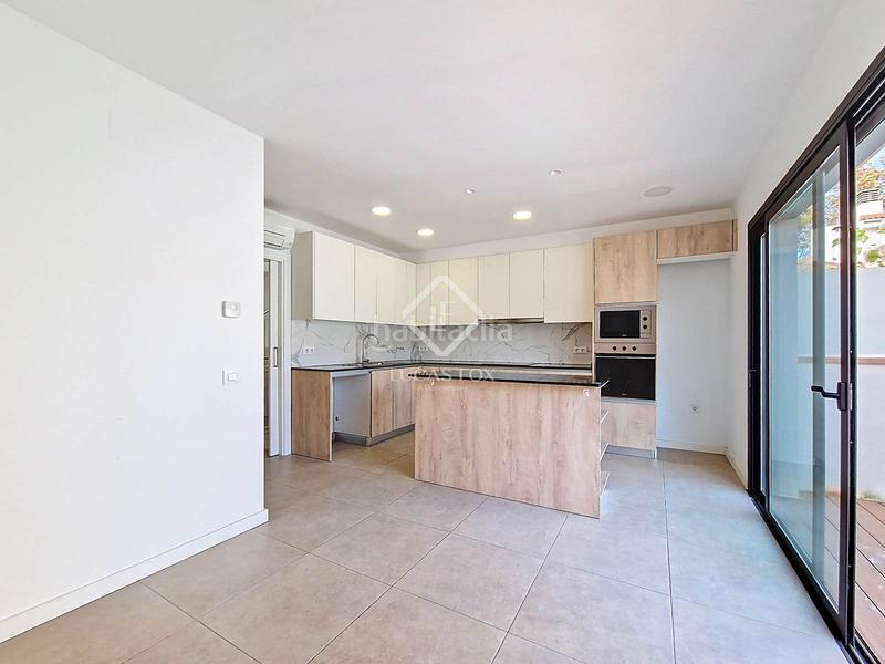 Foto 3db21e2e-57c4-4c37-95e6-890f1948cafb. Lloguer xalet amb calefacció aparcament a Centrevila Vilanova i la Geltrú