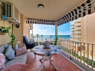 Pis a Segur Platja. Espectacular piso en primera línea de mar en venta en calafell,
