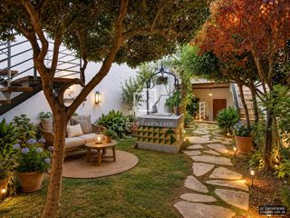 Chalet in Centrevila. Magnífica casa señorial con 8 dormitorios y garaje privado para