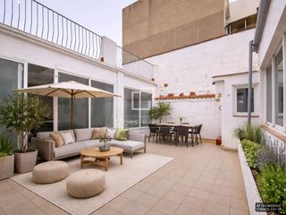 Chalet in La Geltrú-Sant Jordi. Casa sobre una parcela con potencial para la construcción de un