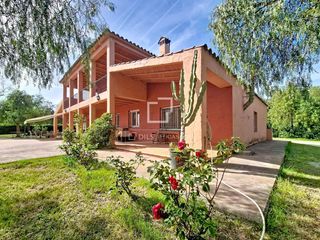 Masía en Nord. Casa de campo en venta en un entorno privado, rodeado de viñedos