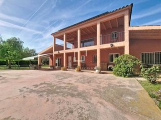 Casale in Nord. Casa de campo en venta en un entorno privado, rodeado de viñedos