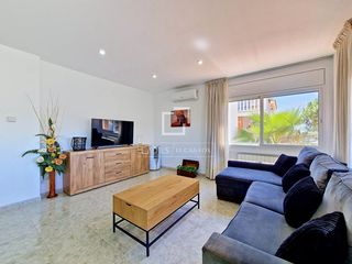 Affitto Chalet in Cunit Residencial. Amplia casa con jardín y piscina en alquiler en una de las mejor