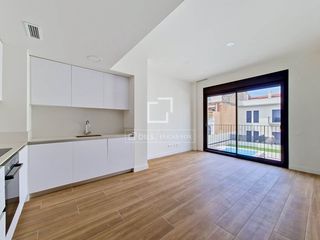 Affitto Appartamento in Centrevila. Elegante piso con zona comunitaria y piscina en alquiler en una