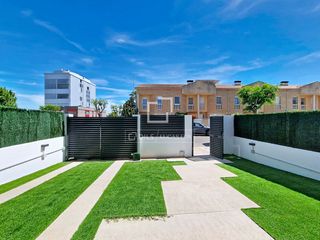 Chalet in Cunit Residencial. Exclusiva casa pareada de obra nueva en la mejor zona de cunit