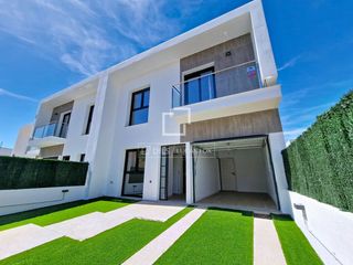 Chalet in Cunit Residencial. Exclusiva casa pareada de obra nueva en la mejor zona de cunit