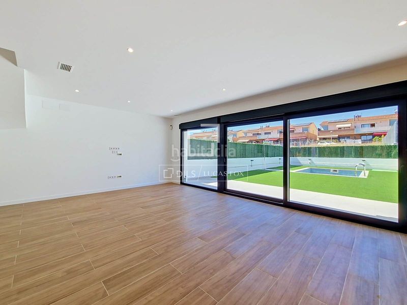 Foto e8795bb5-f052-40a2-978a-829222a1d4ee. Xalet amb calefacció aparcament piscina a Cunit residencial Cunit