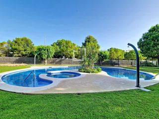 Flat in Les Salines-Pla de Sant Pere. Piso de 4 habitaciones con 30 m de terraza y 2 plazas de aparcam