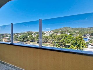 Xalet a Segur de Calafell Nucli Urbà. Una oportunidad excepcional villa reformada con piscina, tres vi