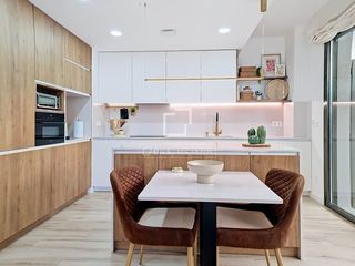 Etagenwohnung in Barri de Mar. Planta baja esquinera, piscina comunitaria y una ubicación que m