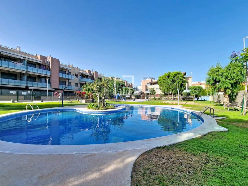 Foto 0f1ca4d8-ad7f-42d4-aeab-6b893cbd80e1. Pis amb calefacció aparcament piscina a Les Salines-Pla de Sant Pere Cubelles