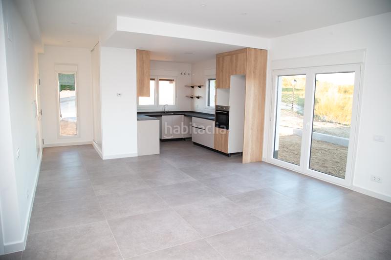 Foto 6628f19a-f335-4672-9977-fe3bfa490fbc. Casa pareada en calle perula 3 chalet pareado - obra nueva - con aerotermia - listo para entrar a vivir en Villamantilla