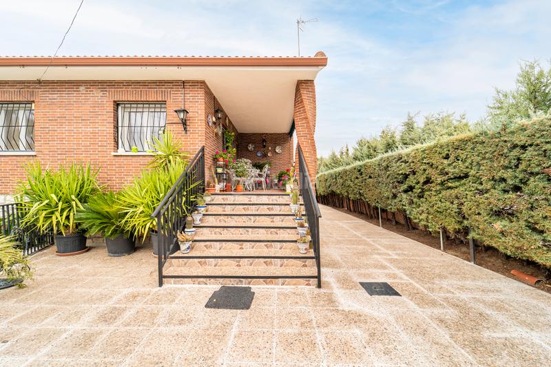Foto a0774e9b-0876-4b72-afb0-821e97eb2b9f. Chalet  de campo en Brunete
