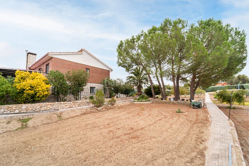 Foto f1ab20ec-3a19-4f12-8432-345f9d27d94e. Chalet  de campo en Brunete