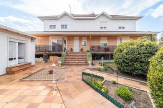 Xalet  Calle nardos. Chalet unifamiliar, en urb.los rosales - brunete