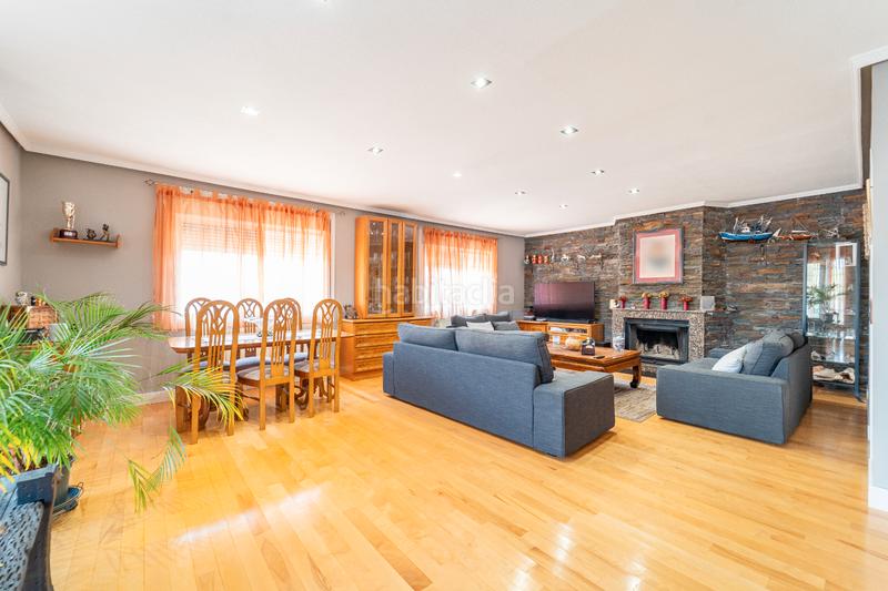 Foto f495b68f-5d5f-4335-a5c9-2aa9bfc63162. Chalet  unifamiliar, en urb.los rosales - en Brunete