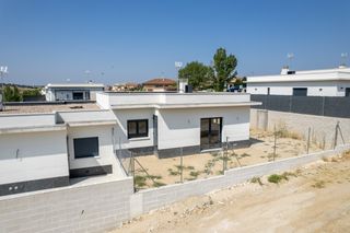 Doppelhaus in Villamantilla. Ocasión chalet obra nueva terminado
