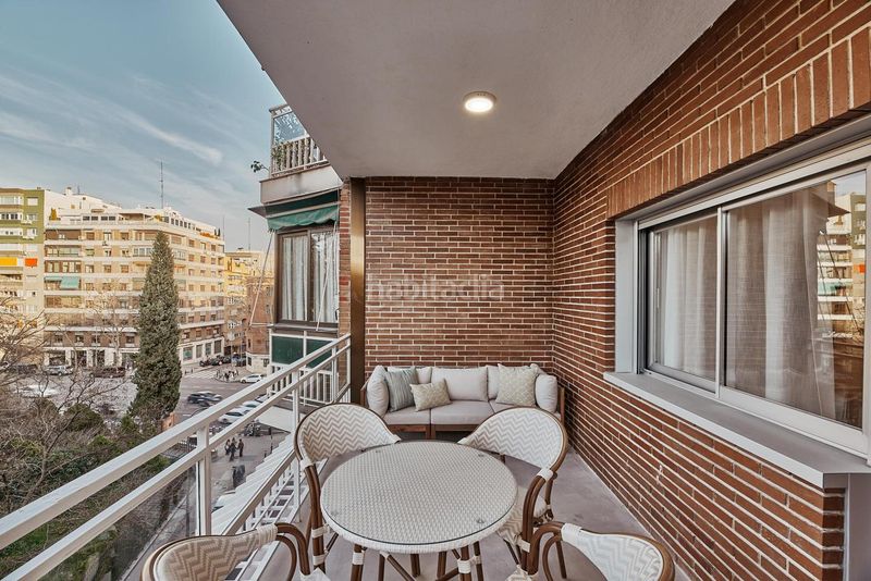 Foto ea597ad4-5aa7-4a04-90df-40a7218916a0. Flat with heating parking in Jerónimos Madrid