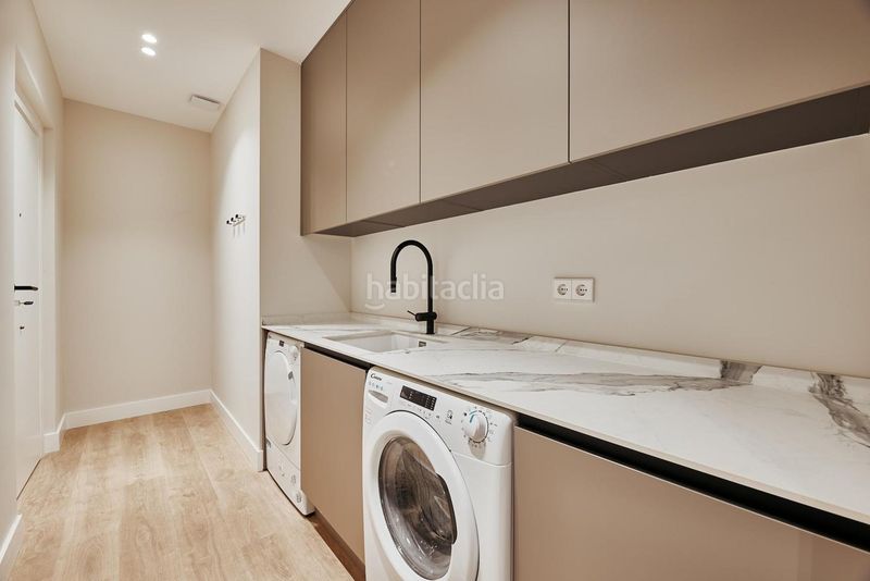 Foto ef5ee3c4-51df-4096-8bec-923251744b86. Flat with heating parking in Jerónimos Madrid