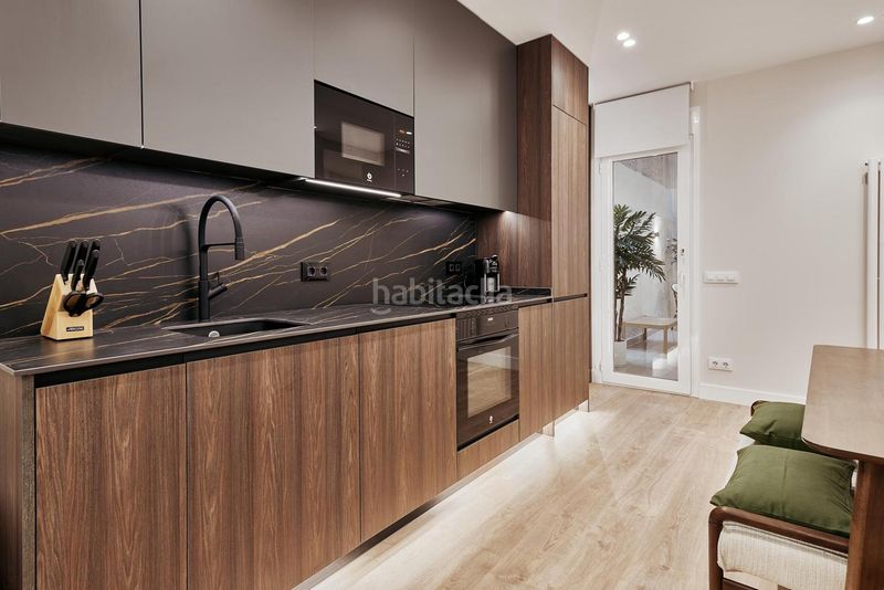 Foto 79a72c0f-a7f4-4995-8a84-772903215e6d. Planta baixa amb calefacció a Almagro Madrid