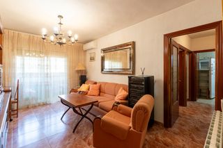 Piso  Avenida reyes católicos