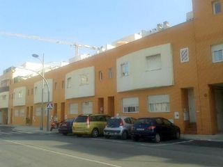 Reihenhaus en Calle del baranco. Adosado seminuevo financiado 100%